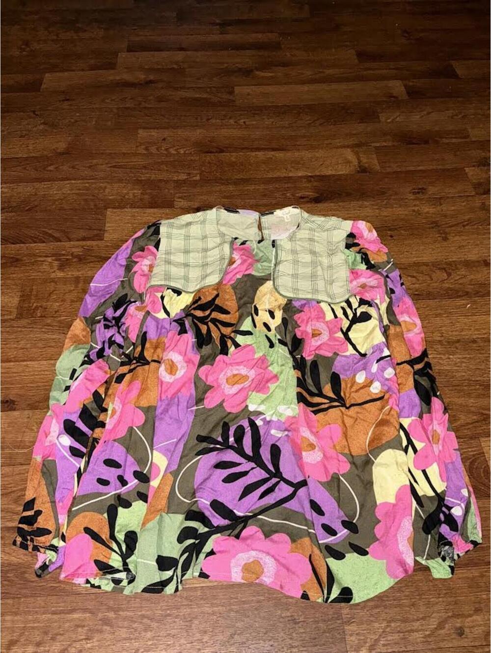 NWT Easel Women's Small Floral and Plaid Long Sleeve Blouse